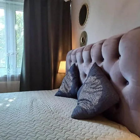 Cozy And Stylish In 1877 Historical House Apartment *